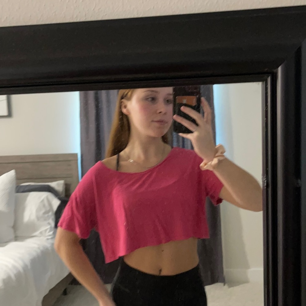 Pink short sleeve crop top